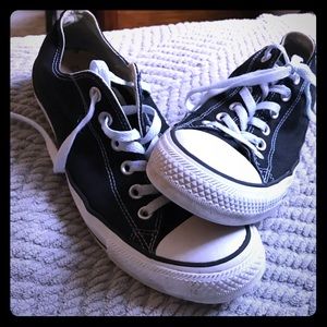 Black Lowtop Converse